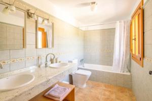 Koupelna v ubytování Casa del Pino by Rosas Cantares + 2 fotografie