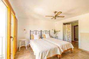 Postel nebo postele na pokoji v ubytování Casa del Pino by Rosas Cantares