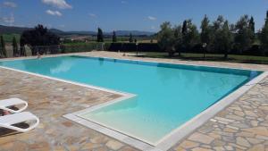 The swimming pool at or close to CasaLina appartamento a Casale Marittimo
