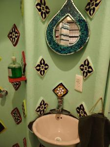 Ένα μπάνιο στο Ganesha HOSTAL +11 φωτογραφίες