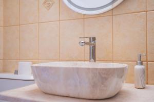 A bathroom at Maistroshome