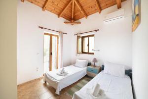A bed or beds in a room at Maistroshome