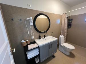 Un baño de Garður Apartments
