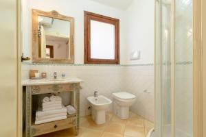 Ванная комната в Porto Giunco Residence
