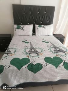 Ένα ή περισσότερα κρεβάτια σε δωμάτιο στο Oasis Paradise Guest House +3 φωτογραφίες