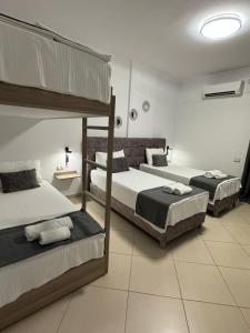 Postel nebo postele na pokoji v ubytování Hotel Abedini
