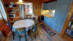 Kuchyň nebo kuchyňský kout v ubytování Villa Pippilotta am Müritz National Park, 200 m vom See mit Badestelle + 20 fotografií