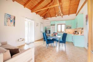 A kitchen or kitchenette at Maistroshome
