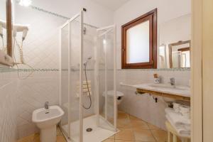 Ванная комната в Porto Giunco Residence