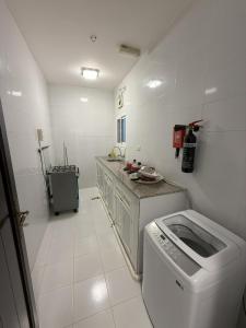 أجنحة هومينج ــ Homing Suites的厨房或小厨房