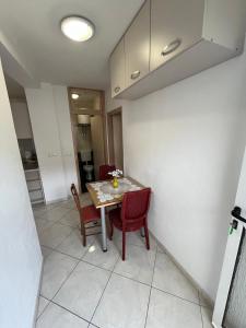 Kuchyň nebo kuchyňský kout v ubytování Apartmani Ana Juricev Vodice