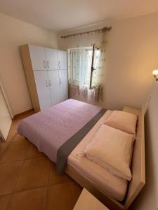 Postel nebo postele na pokoji v ubytování Apartmani Ana Juricev Vodice