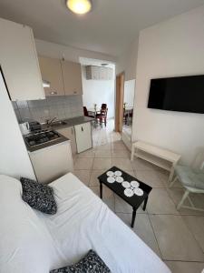 Kuchyň nebo kuchyňský kout v ubytování Apartmani Ana Juricev Vodice