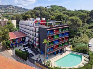an aerial view of a hotel with a swimming pool at Lloret Vibe Affiliated by FERGUS in Lloret de Mar
