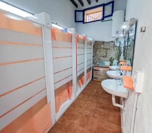 A bathroom at Ashavana Nest Hostel