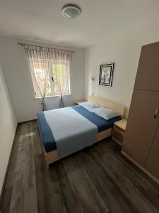 Postel nebo postele na pokoji v ubytování Apartmani Ana Juricev Vodice