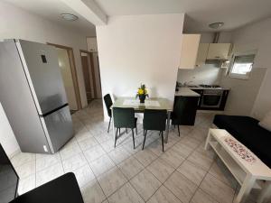 Kuchyň nebo kuchyňský kout v ubytování Apartmani Ana Juricev Vodice