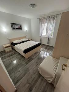 Postel nebo postele na pokoji v ubytování Apartmani Ana Juricev Vodice