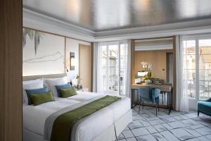 Llit o llits en una habitació de Storchen Zürich - Lifestyle Boutique Hotel