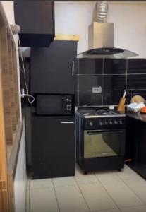 Kuchyň nebo kuchyňský kout v ubytování Serviced Apartment Direct