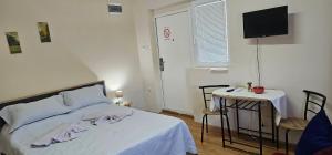 Postel nebo postele na pokoji v ubytování Apartmani Jasminka
