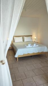 Postel nebo postele na pokoji v ubytování Cap Sounion Seafront Apartment - Adults Only