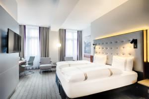 Postel nebo postele na pokoji v ubytování Premier Inn Köln City Mediapark
