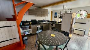 Gallery image of la petite maison en bois bleue in Quiberville
