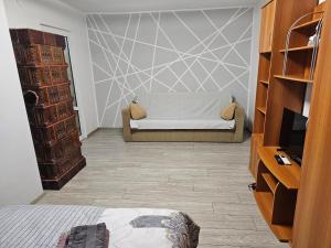 a bedroom with a bed and a tv in a room at La Bloc in Băile Herculane