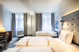 Postel nebo postele na pokoji v ubytování Premier Inn Köln City Mediapark