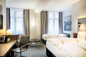Postel nebo postele na pokoji v ubytování Premier Inn Köln City Mediapark