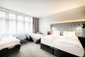 Postel nebo postele na pokoji v ubytování Premier Inn Köln City Mediapark