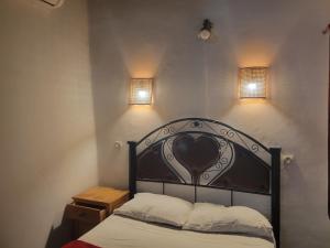 Postel nebo postele na pokoji v ubytování Riad Dar Lemdrssa + 37 fotografií