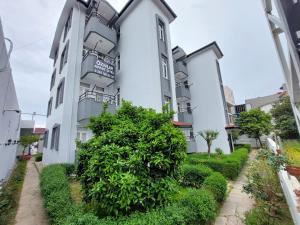 The building in which az apartmanhoteleket is located