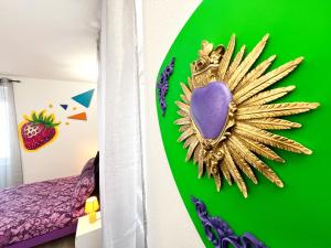 Le Pop Art - Studio near Train Station - 2 people客房内的一张或多张床位