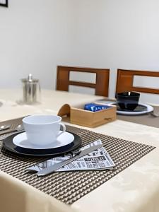 Suite, 2quartos, cozinha completa, varandão, 2 vagas de garagem的咖啡和沏茶工具