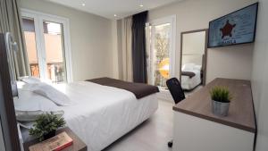 Postel nebo postele na pokoji v ubytování Hotel Ciudadela Pamplona