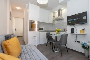 Η κουζίνα ή μικρή κουζίνα στο NICE & COMFY Zadar Old town apartment GIARA 2