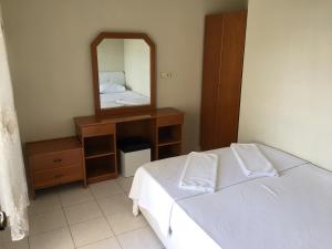 A bed or beds in a room at ÖZNUR APART OTEL