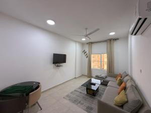 أجنحة هومينج ــ Homing Suites的电视和/或娱乐中心