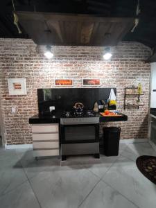 Kuchyň nebo kuchyňský kout v ubytování Chalé com Jacuzzi em Morretes