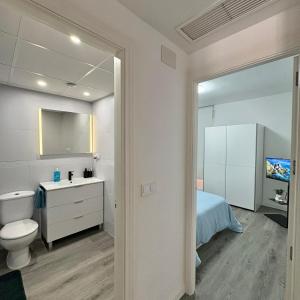 a bathroom with a bed and a toilet and a sink at Alicante aeropuerto y playa in El Altet