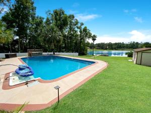 Πισίνα στο ή κοντά στο The Lake House, Pool, Dock and Lake Access, Pensacola +5 φωτογραφίες