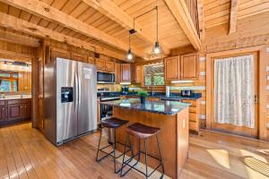 Una cocina o cocineta en Second Fiddle by Avada Properties