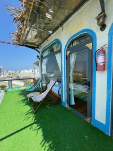 a house with a room with a bed and a chair at Đại Đạt Homestay - View biển đảo Phú Quý in Cu Lao Thu