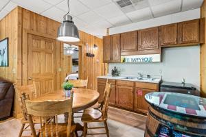 Una cocina o cocineta en Second Fiddle by Avada Properties