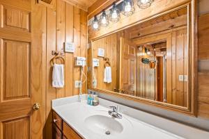 Un baño de Second Fiddle by Avada Properties