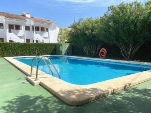 a swimming pool with a stairway in a yard at Playa Romana in Alcossebre