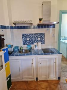 A kitchen or kitchenette at La Casa di Orimari