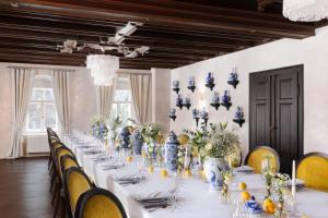 a long table with blue and white vases on it at Schloßhotel Althörnitz in Hörnitz +66 photos